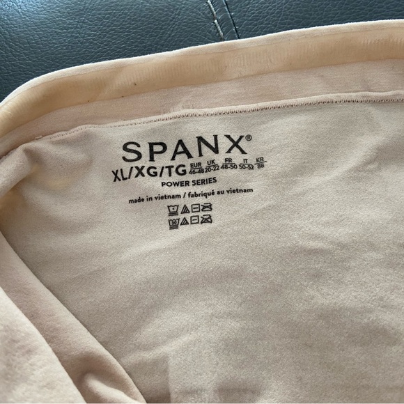 Seamless Power Series Sculpting High-Waisted Shorts - Picture 6 of 10